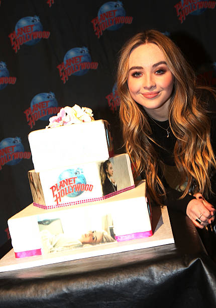 Sabrina Carpenter Poses with a Cake by Isabella