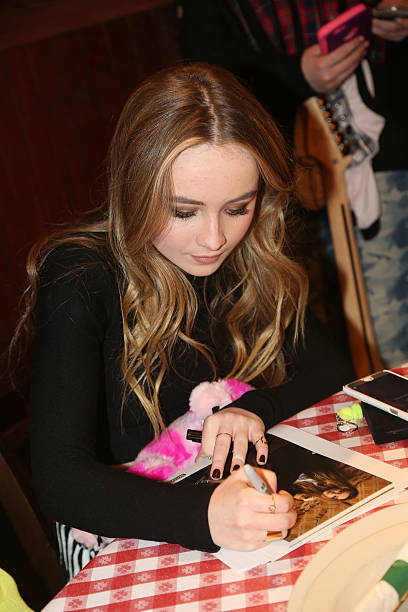 Sabrina Carpenter Promotes her Hollywood Record S Fddcda
