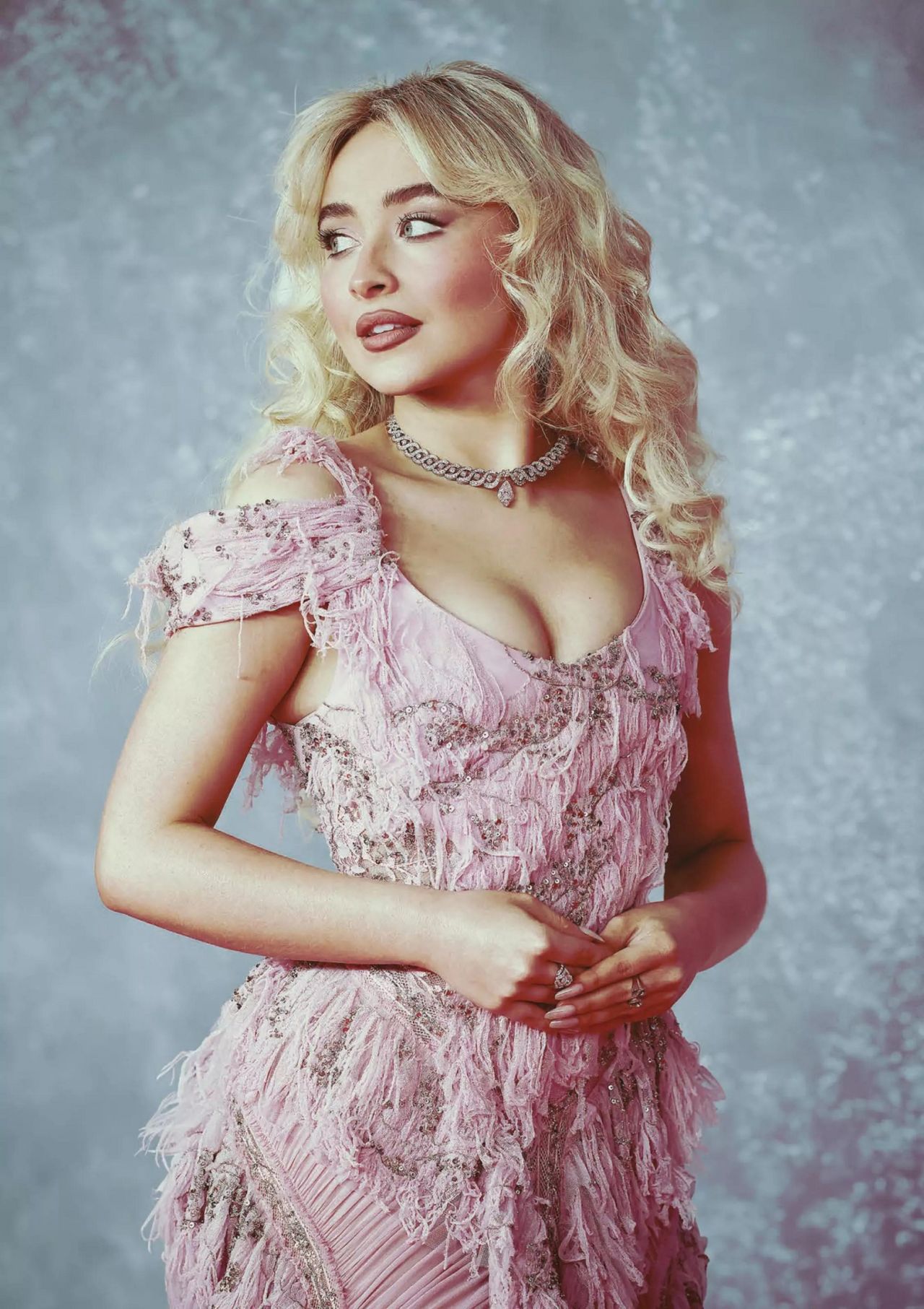 Sabrina Carpenter’s Pop-Goddess Glamour for 2025 (1280×1813)