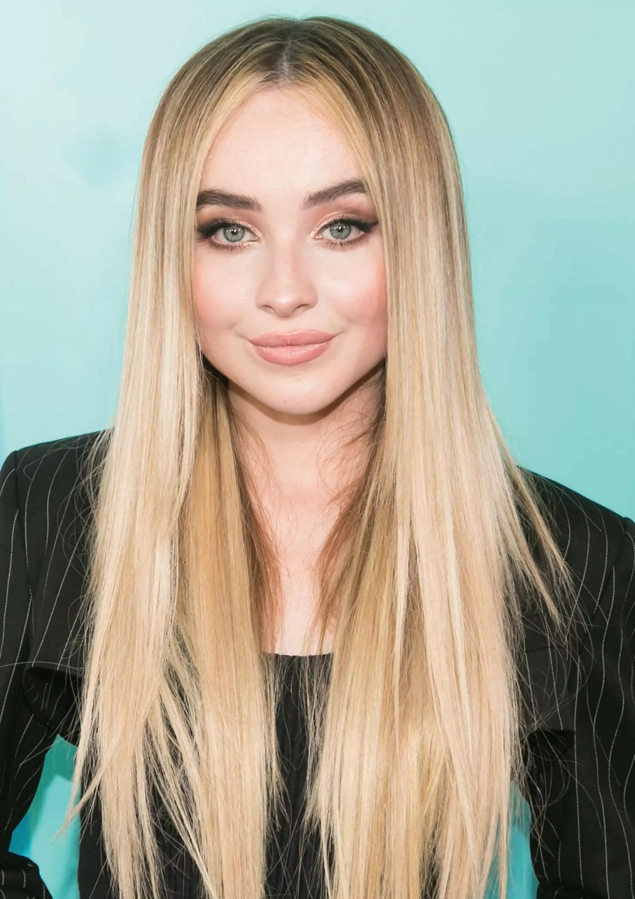 Sabrina Carpenter’s Pop-Goddess Glamour for 2025 (1280×1813)