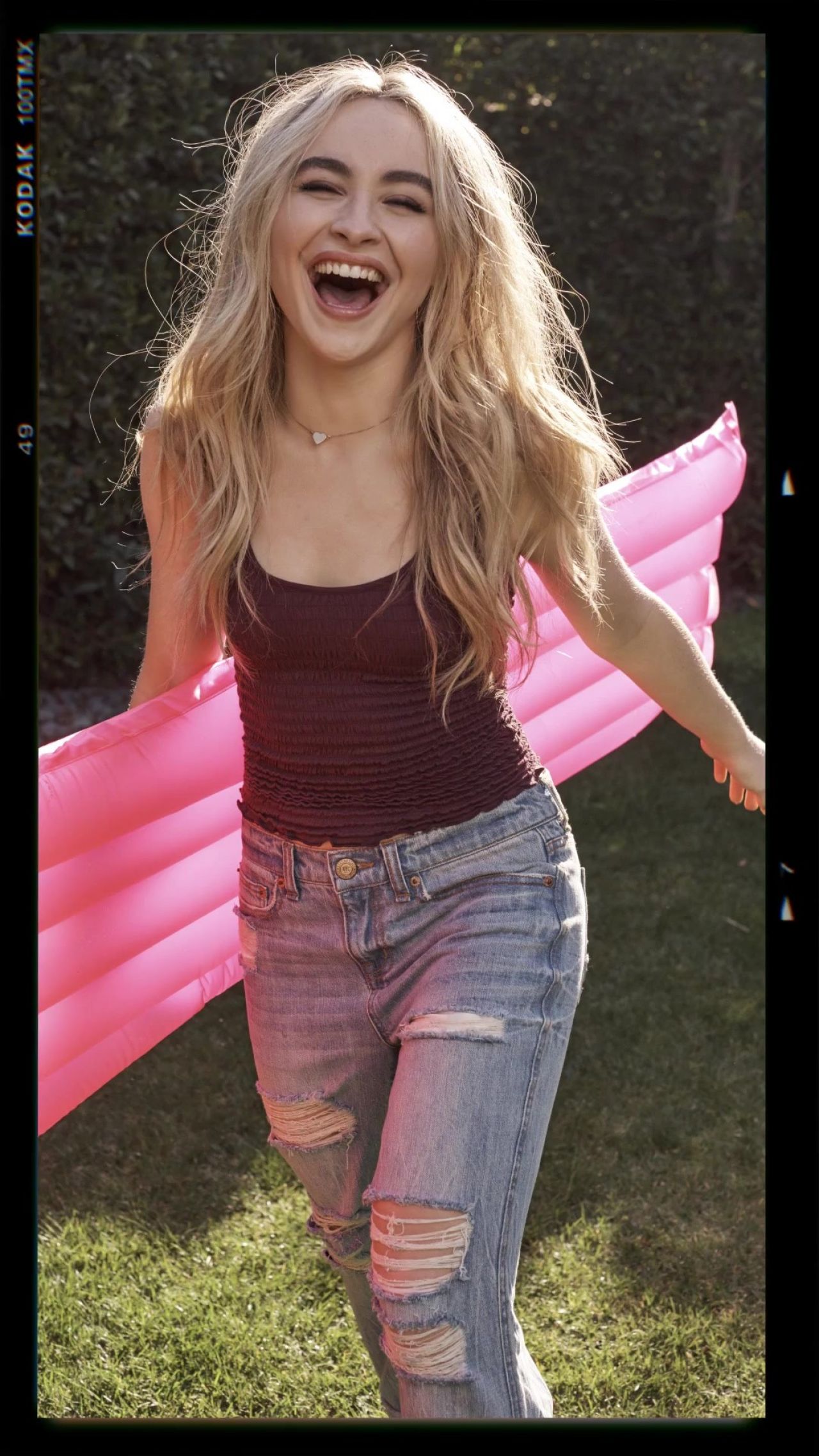 Sabrina Carpenter Social Media (1280×2276)