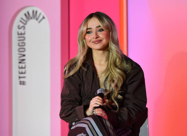 Sabrina Carpenter speaks onstage at Teen Vogue Summit 2022 at Goya Studios on November 12, 2022 in Los Angeles, California. — frame 8/11 (612×446)