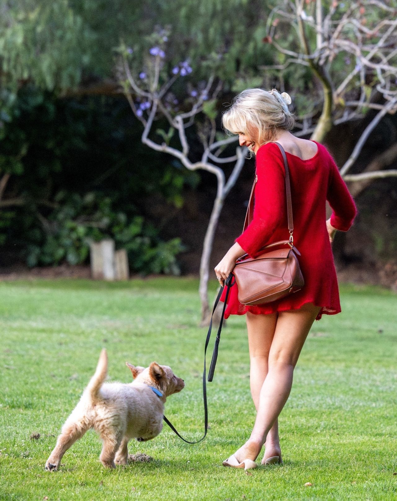 Sabrina Carpenter Wears Loewe Bag in Hollywood Hil