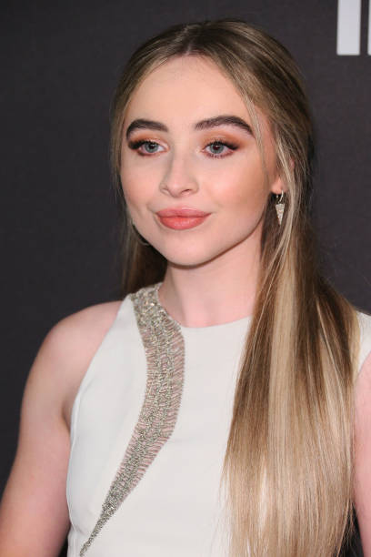 Singer Sabrina Carpenter arrives for the Warner Bros. And In Style 20th annual post Golden Globes party at the Oasis Courtyard of the Beverly Hilton hotel in Beverly Hills on January 6, 2019. (408×612)