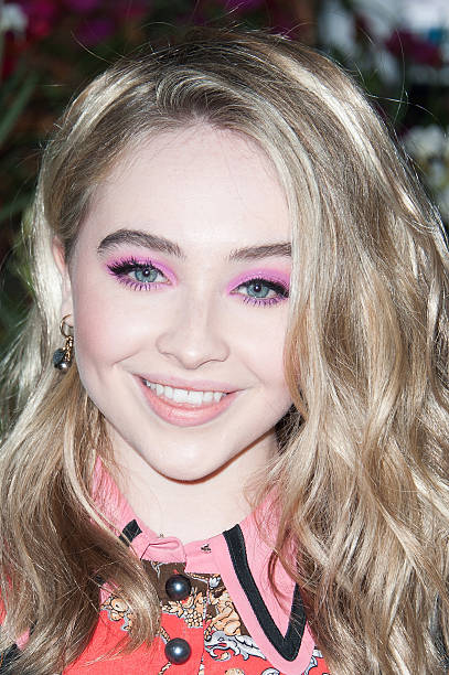 Singer Sabrina Carpenter attends the Teen Vogue Celebrates 14th Annual Young Hollywood Issue at the Reel Inn on September 23, 2016 in Malibu, California. — frame 3/7 (407×612)
